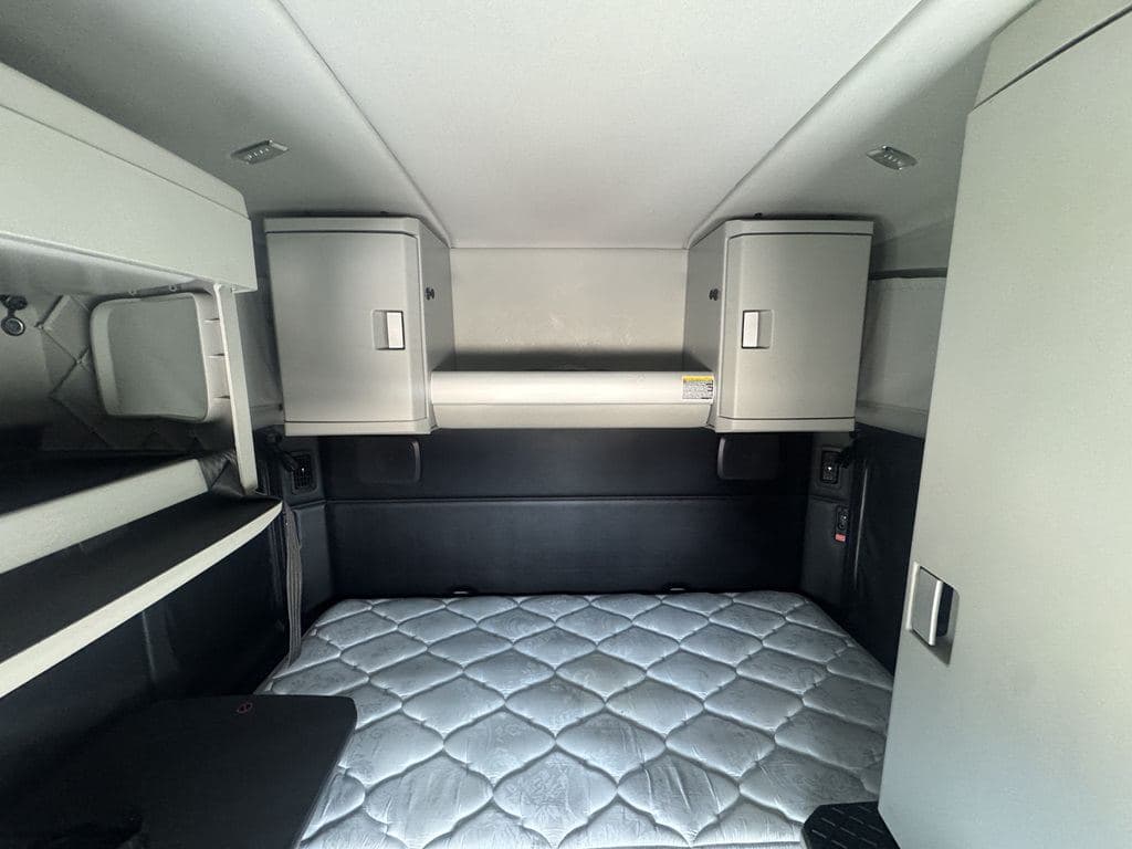 Used 2024 KENWORTH T880 image 17