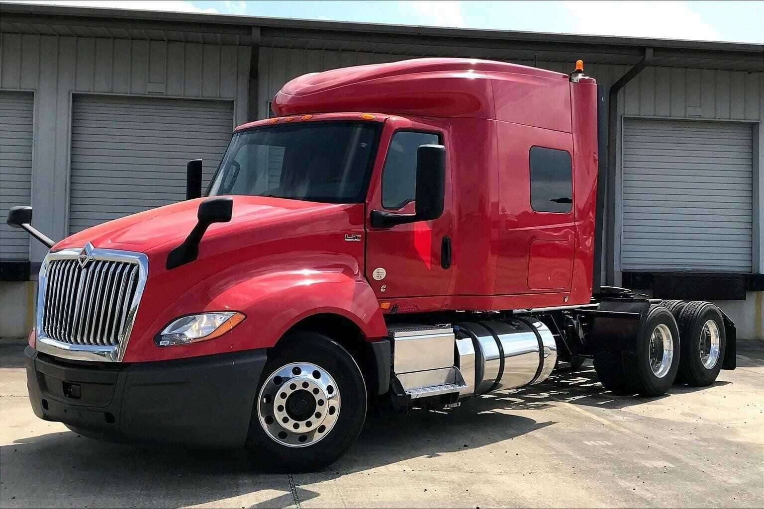 2021 International LT625 image 2