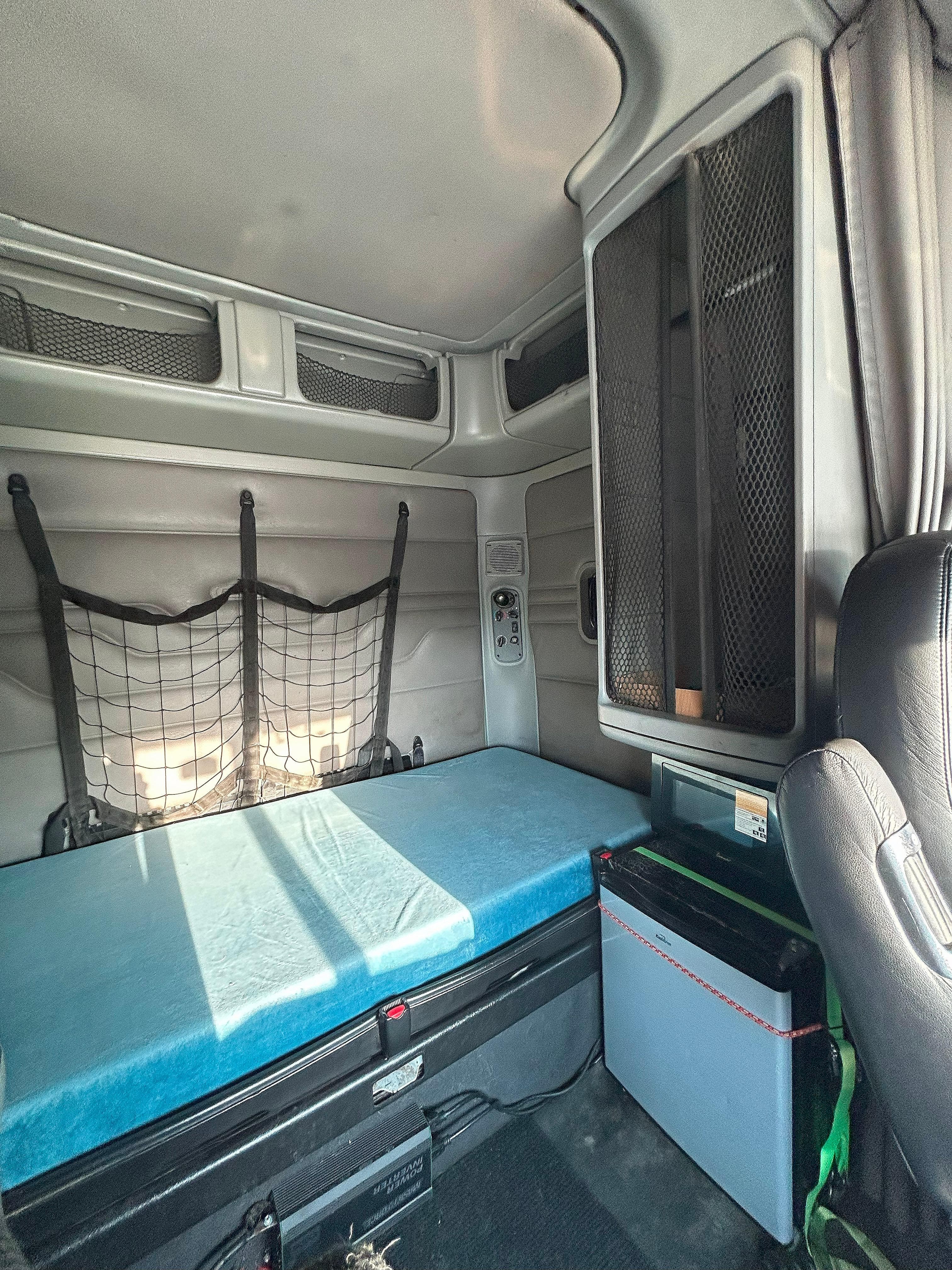 2006 Freightliner Columbia CL120 image 10