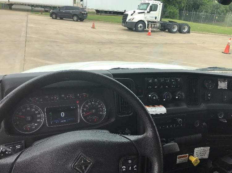 2022 International MV607 Box Truck - 220HP, 6 Speed Automatic, Roll up Door image 18