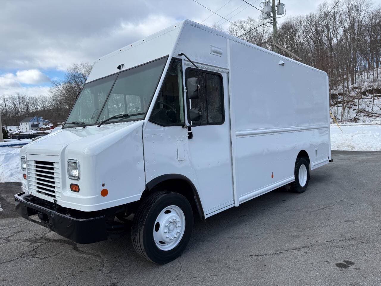 2021 Ford Stripped Chassis image 2