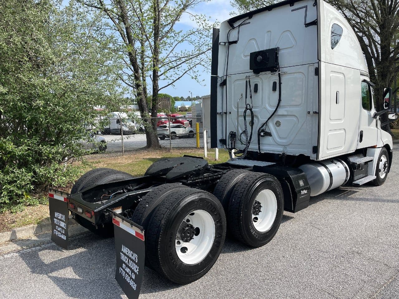 2020 Freightliner Cascadia 126 image 3
