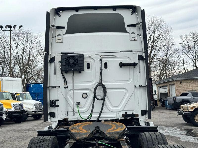 2020 Freightliner Cascadia image 7