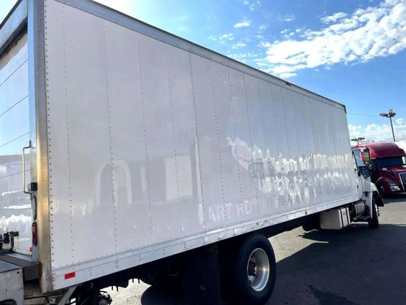 2016 Hino 268 image 8