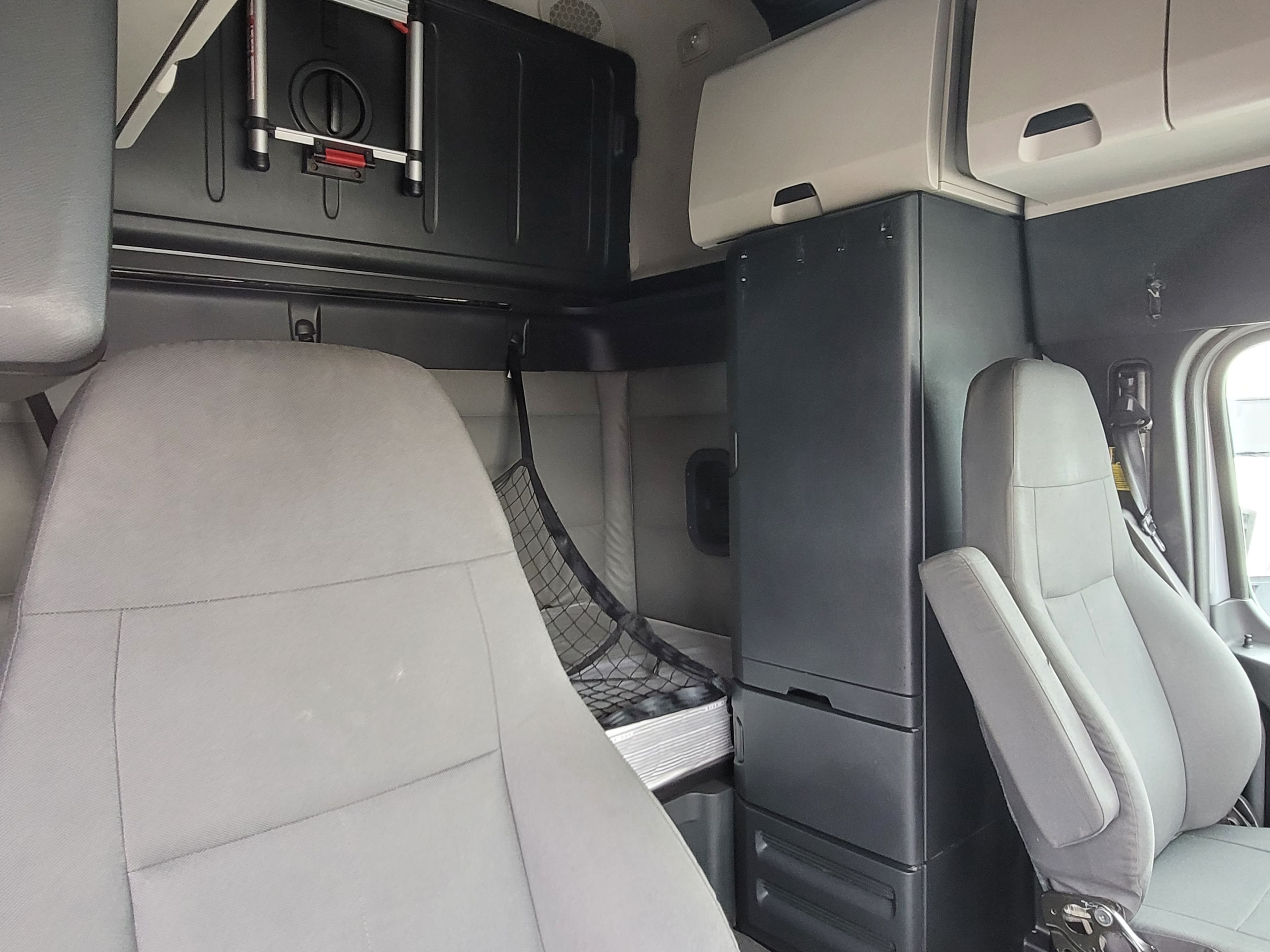 2022 Freightliner Cascadia 126 image 9