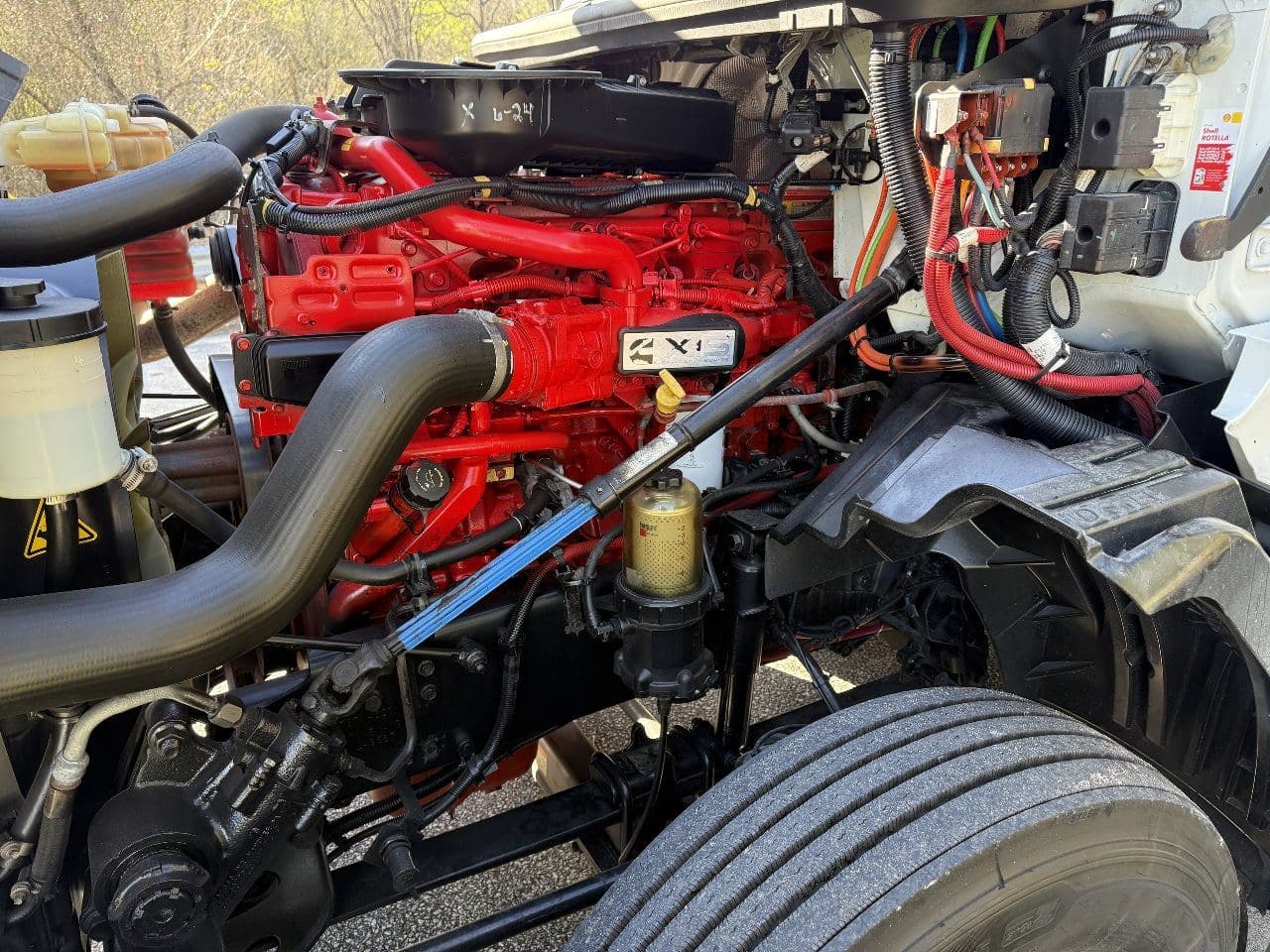 2018 International LT625 image 19