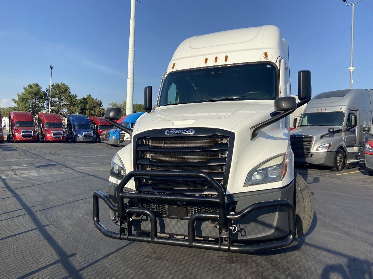 2021 Freightliner Cascadia image 2