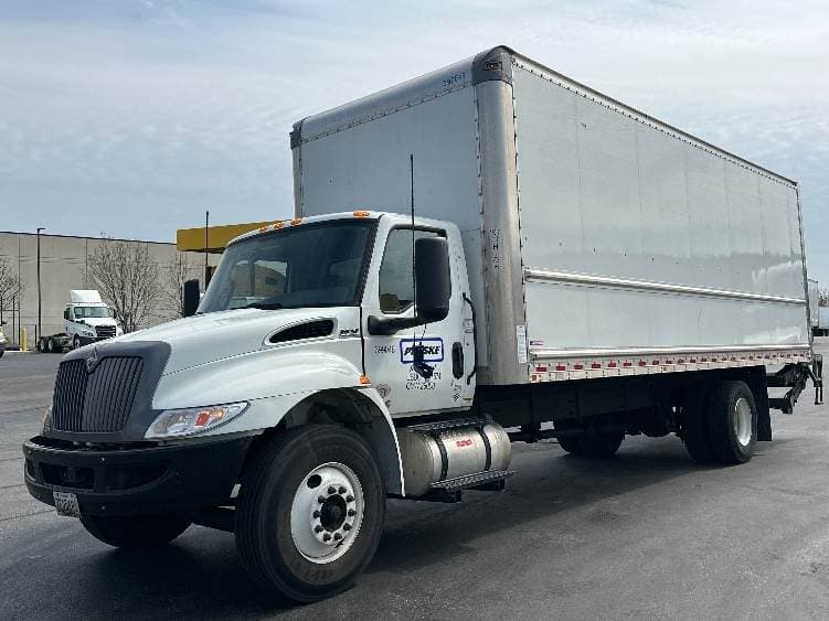 2022 International MV607 Box Truck - 220HP, 6 Speed Automatic, Roll up Door image 3