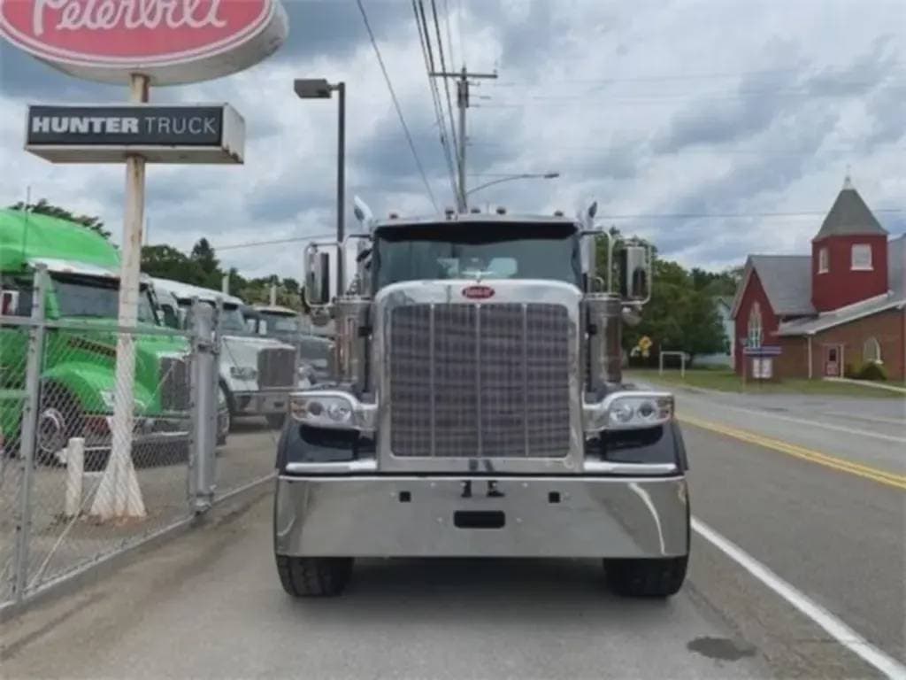 2025 Peterbilt 589 image 4