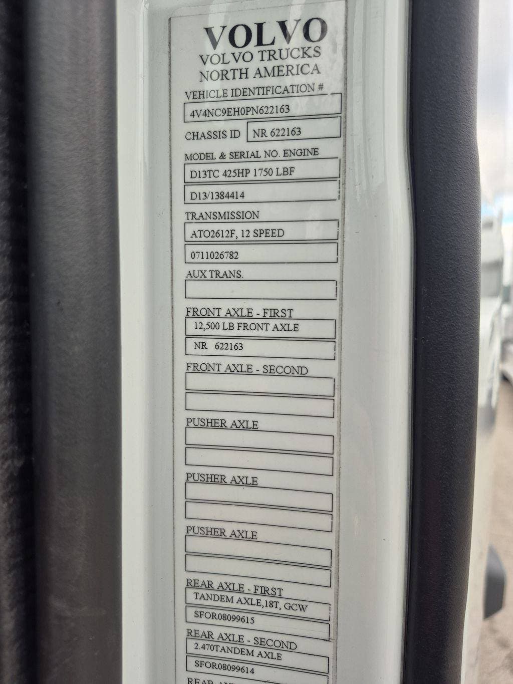 2023 Volvo VNL64T760 image 17