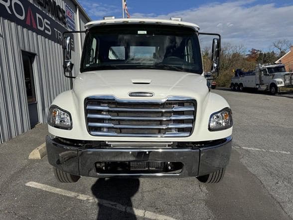 2026 Freightliner BUSINESS CLASS M2 106 image 3