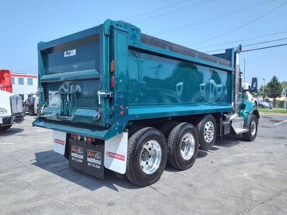 2025 Kenworth T880 image 3