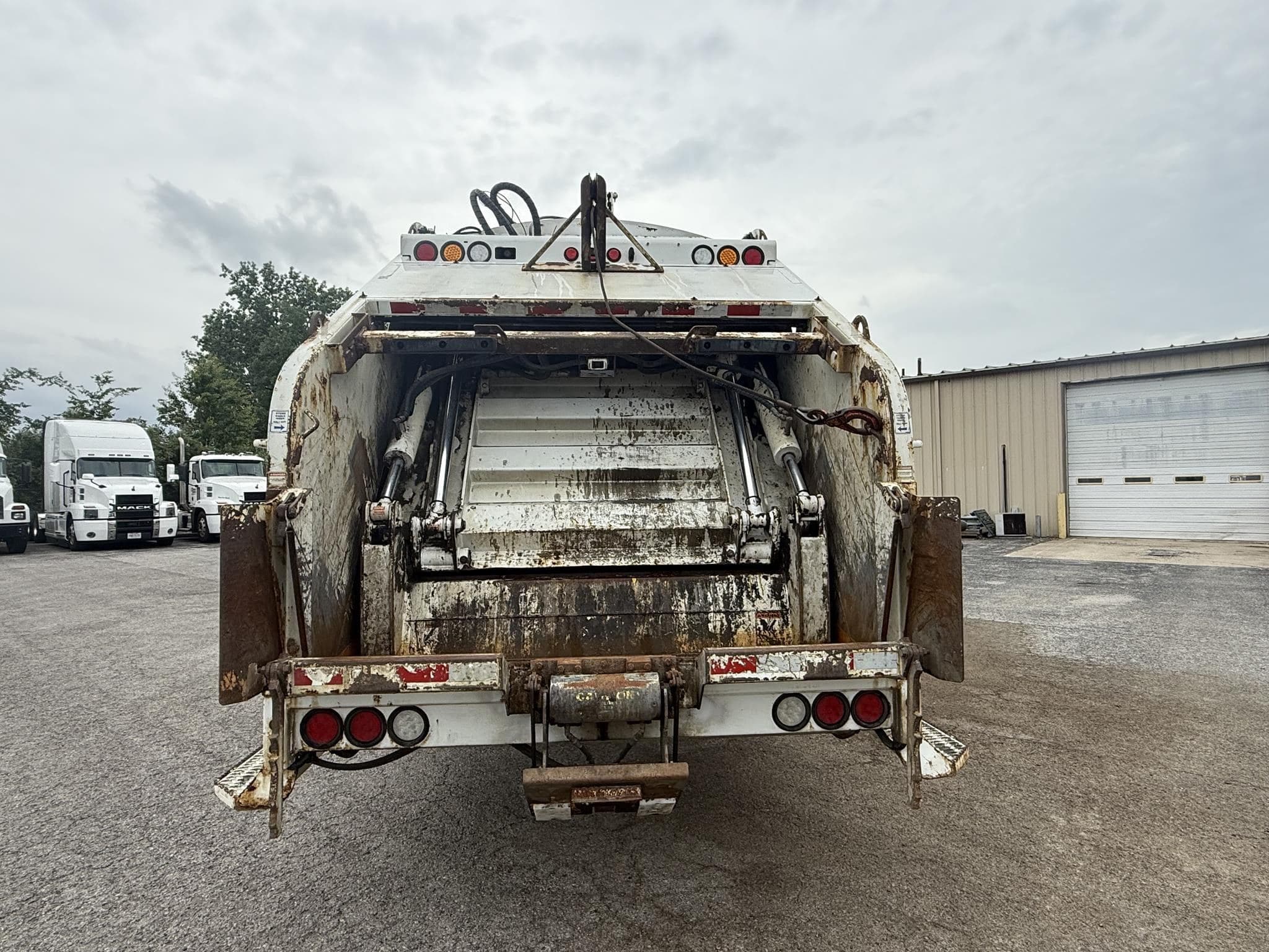 2020 HINO 338 114831 image 4