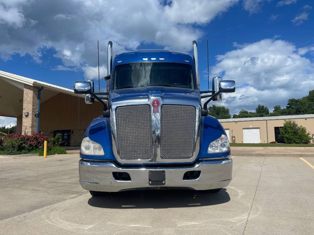 2021 Kenworth T680 image 2