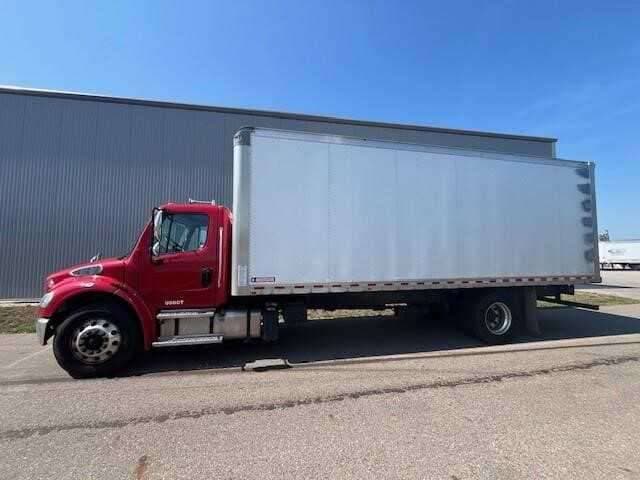 2021 Freightliner M2 image 2