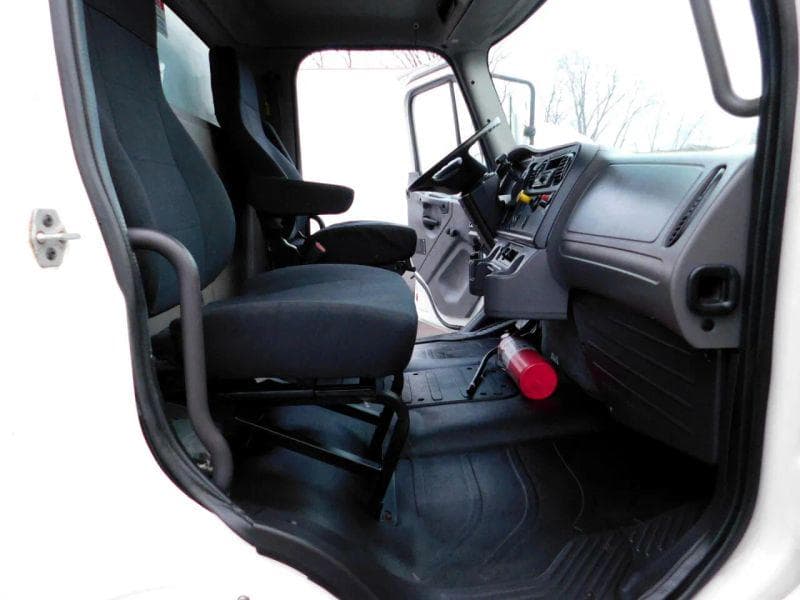 2017 Freightliner Cascadia 125 image 26