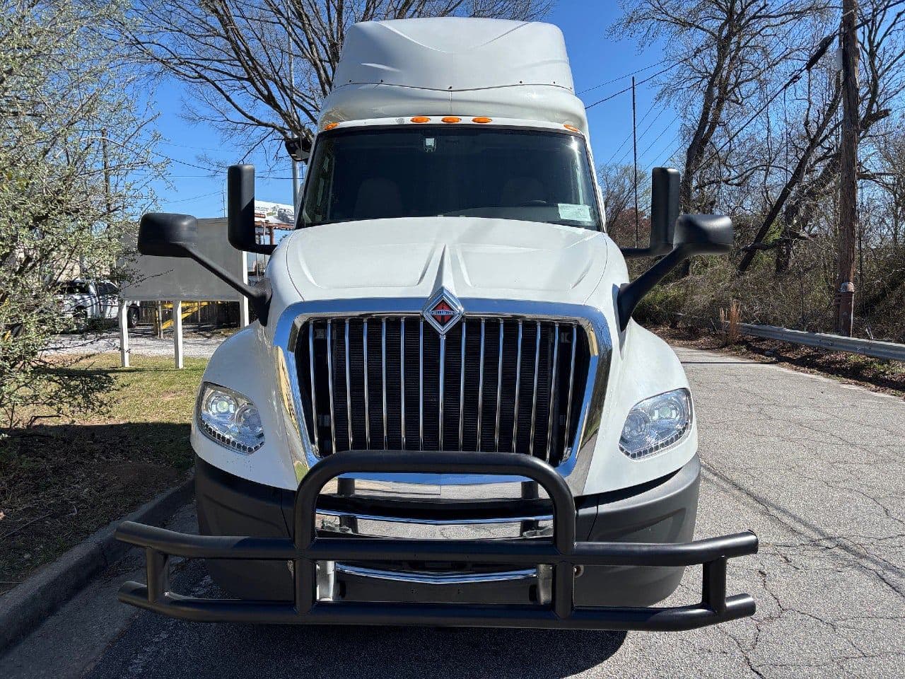 2018 International LT625 image 3