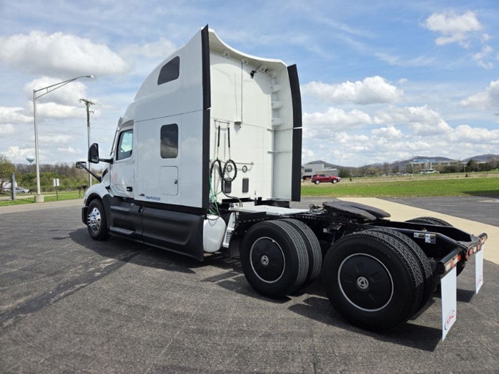 Used 2023 PETERBILT 579 image 10