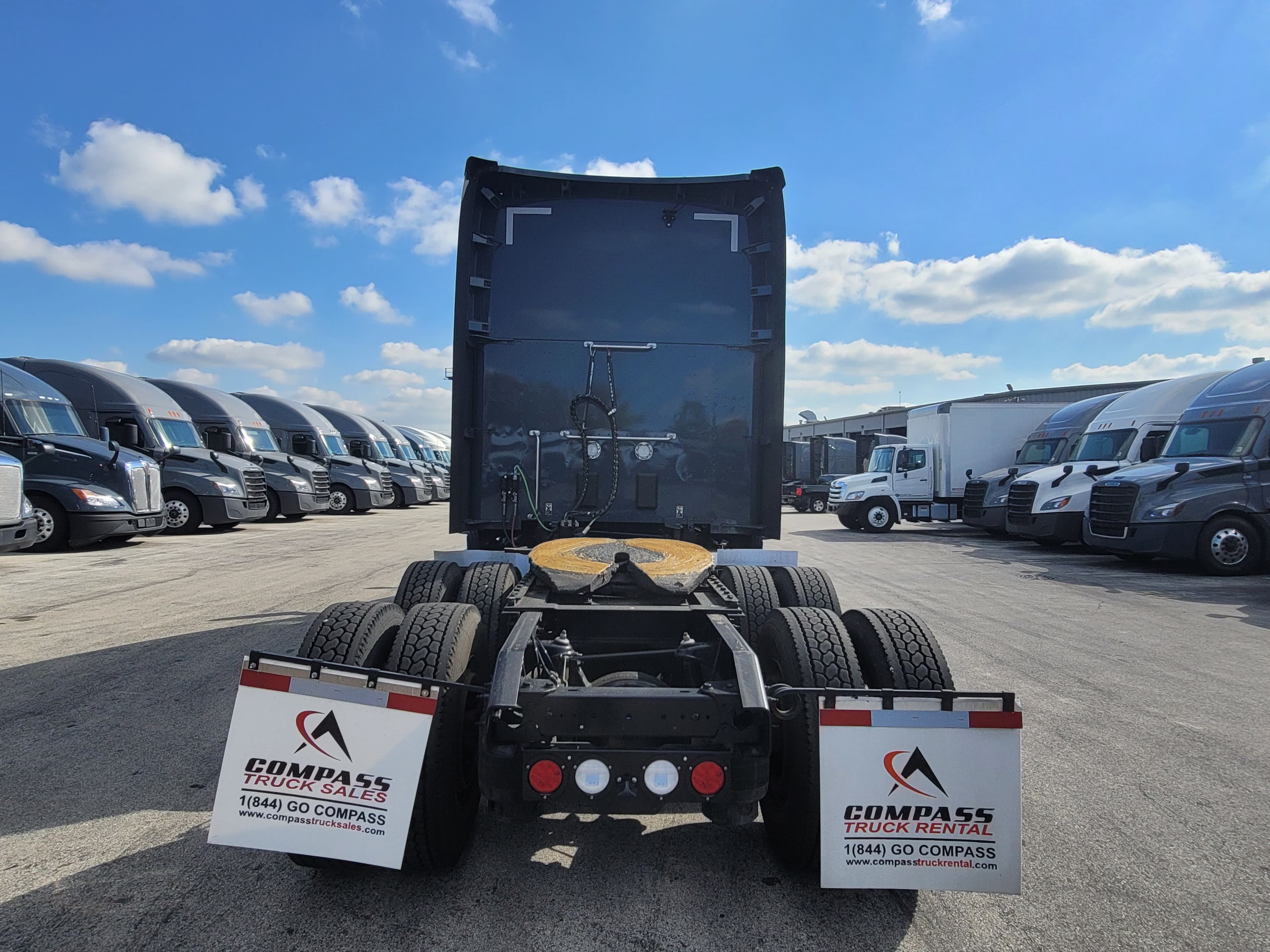 2023 Kenworth T680 image 3