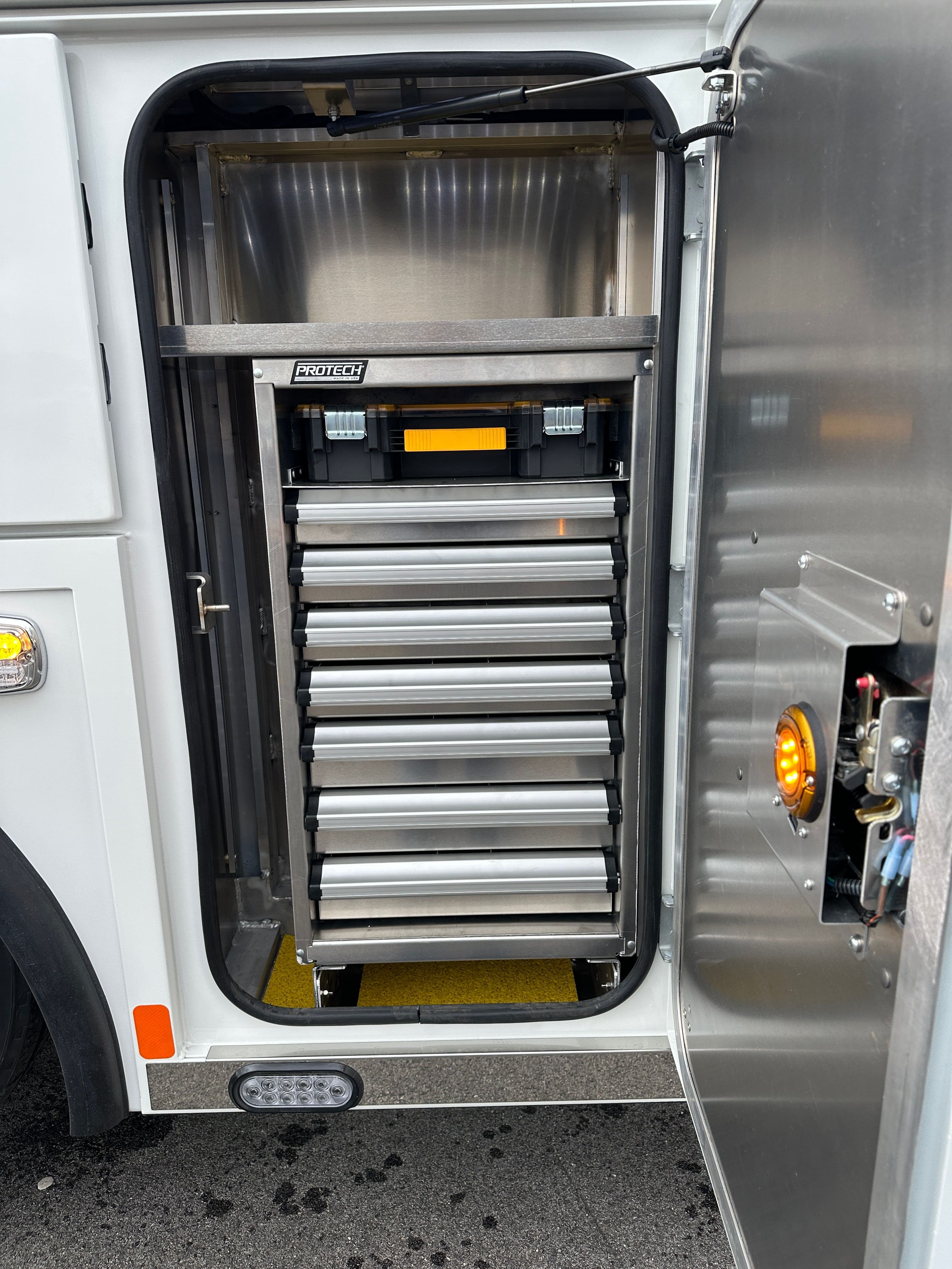 2025 Kenworth T880 with a Century 7035 image 19