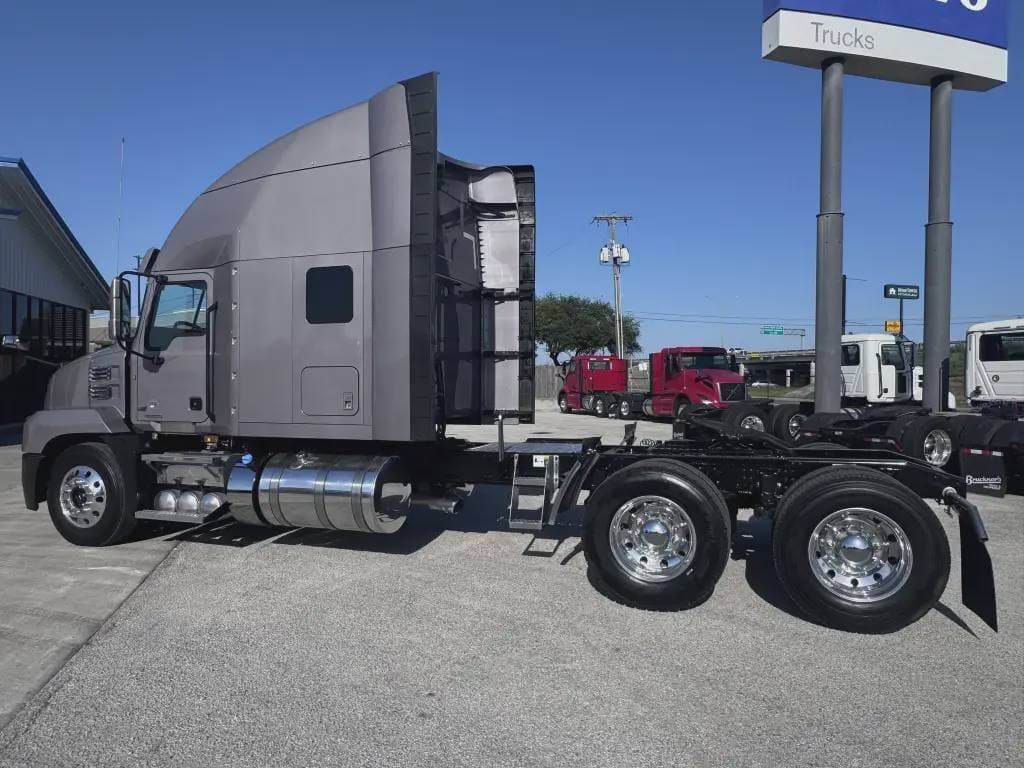 Used 2021 MACK Conventional - Sleeper Truck image 14