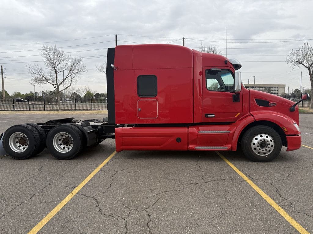 Used 2022 PETERBILT 579 image 4