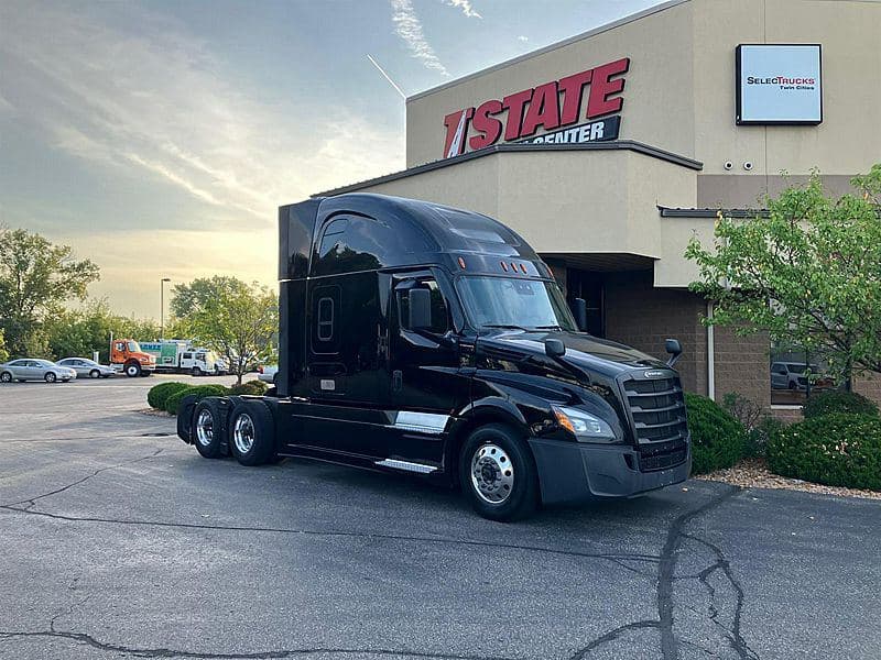 2021 Freightliner Cascadia 126 image 2