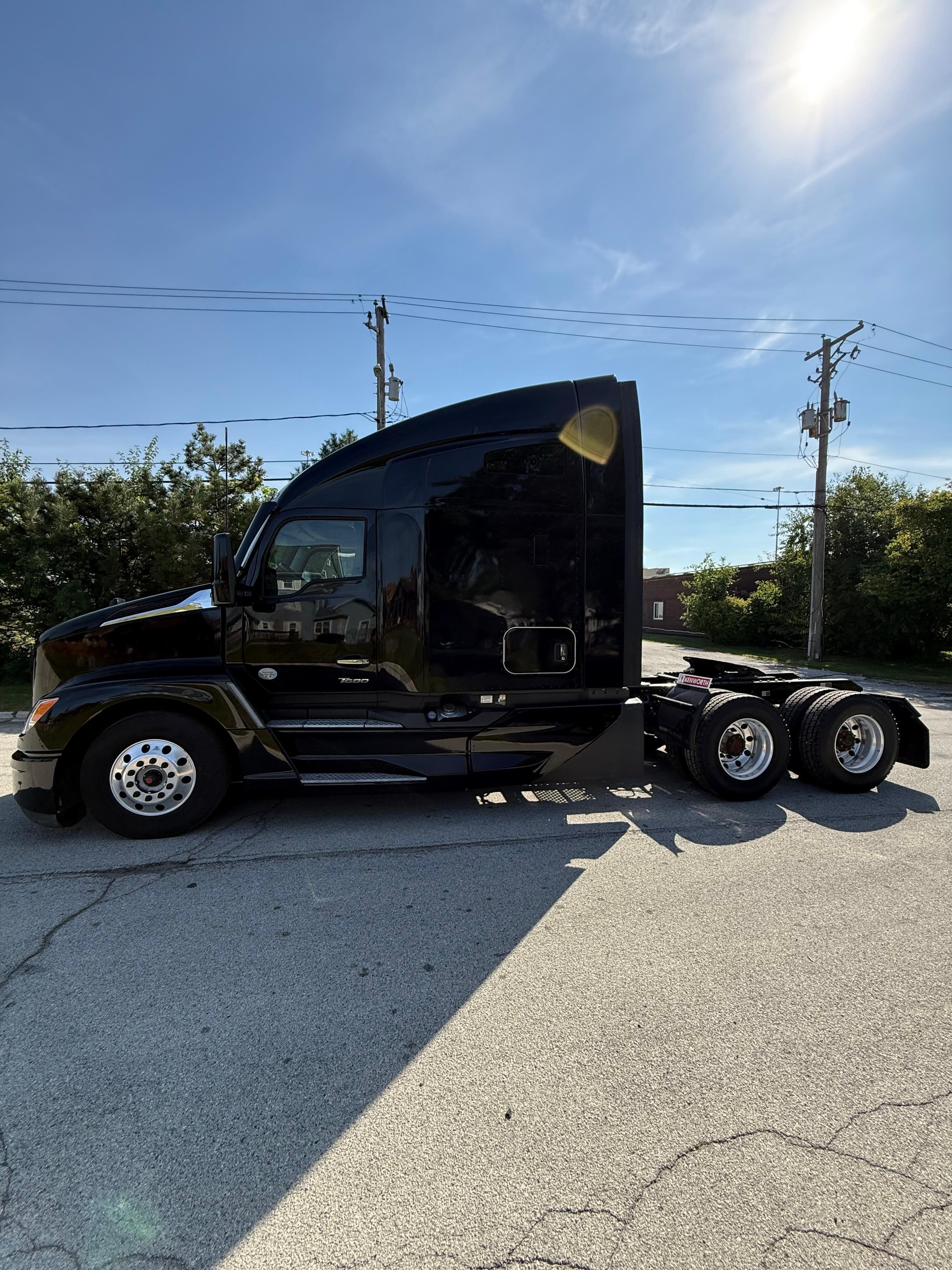2022 Kenworth T680 image 5