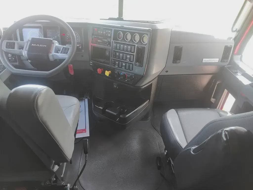 Used 2022 MACK Conventional - Sleeper Truck image 11