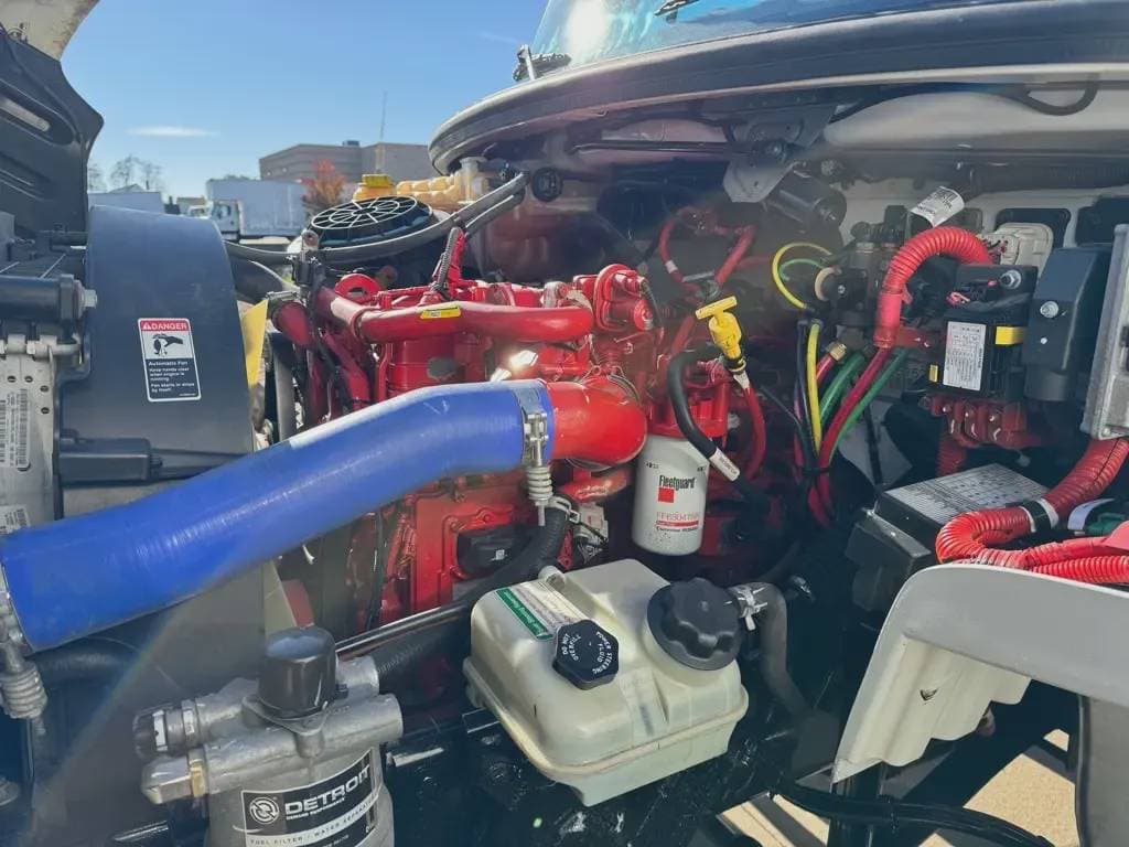 2022 Freightliner M2 image 6