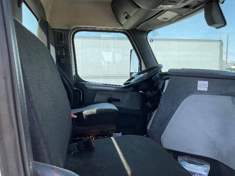 2018 Freightliner Cascadia image 4