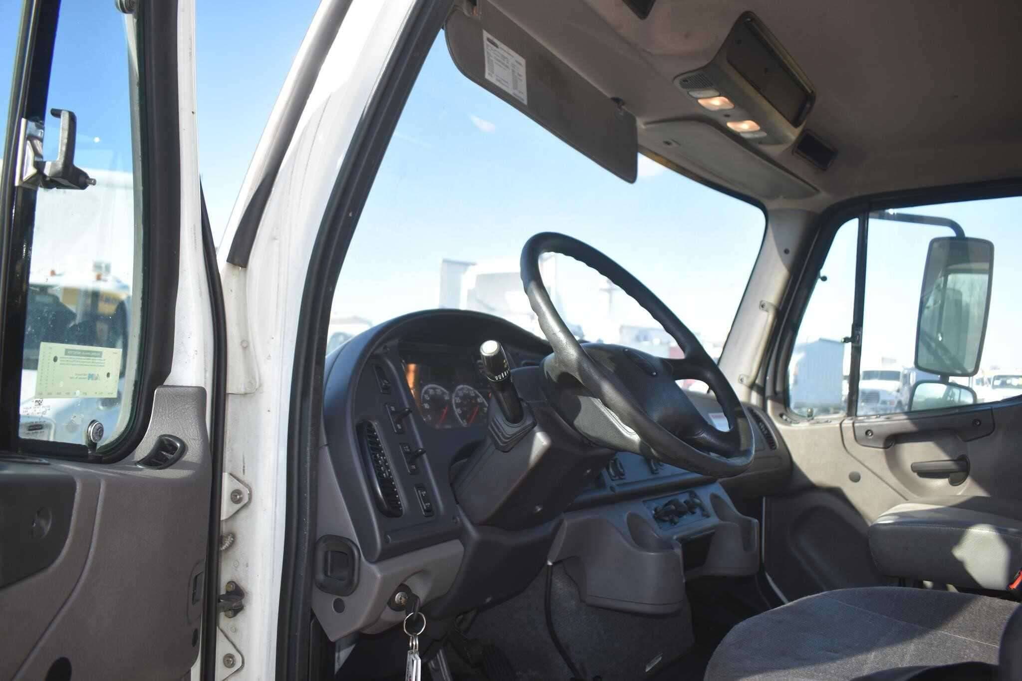 2020 Freightliner M2 image 1