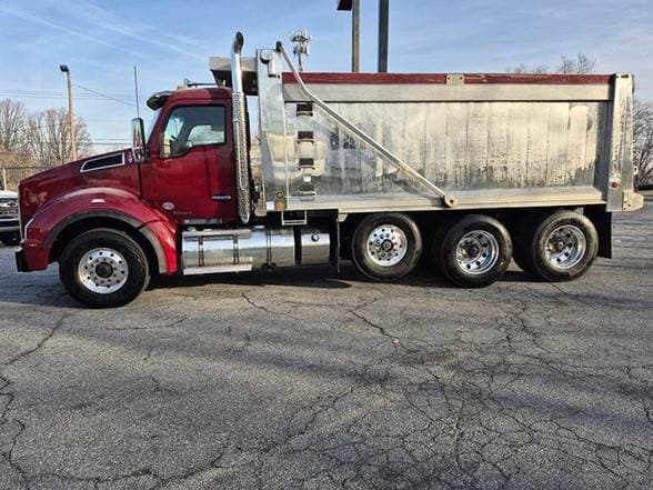 2021 Kenworth T880 image 2