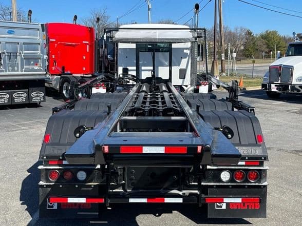 2025 Kenworth T880 image 7