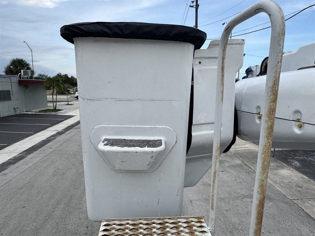 2018 Freightliner M2-106 image 29