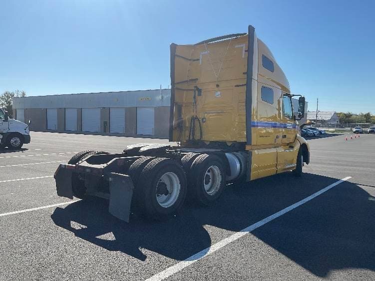 2022 Volvo VNL image 6