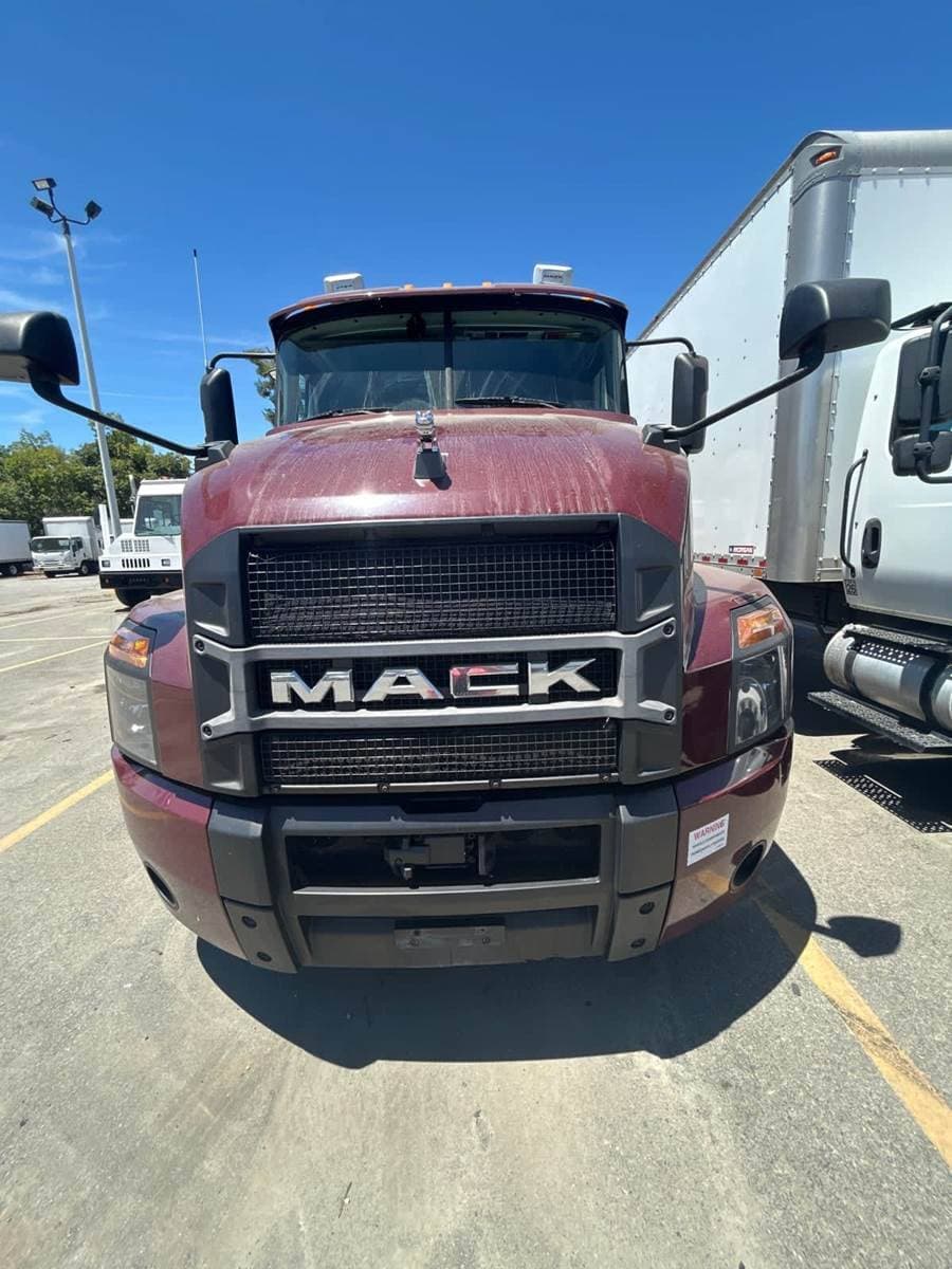 2020 Mack Anthem 64T Sleeper Semi Truck - 72" Flat Top Sleeper, 445HP, 12 Speed Automatic image 9