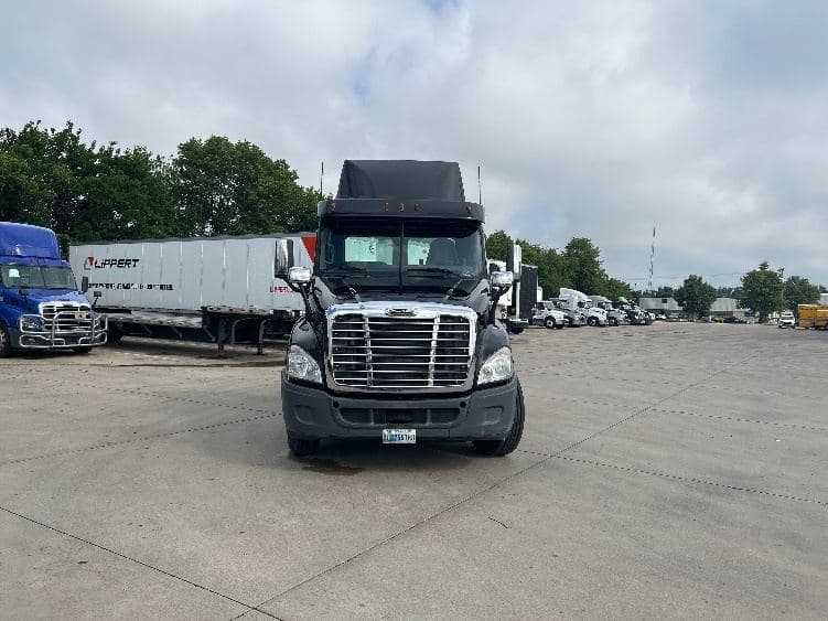2019 Freightliner Cascadia 12564ST Day Cab | Detroit DD15 455 HP | 6x4 | Air Ride image 2