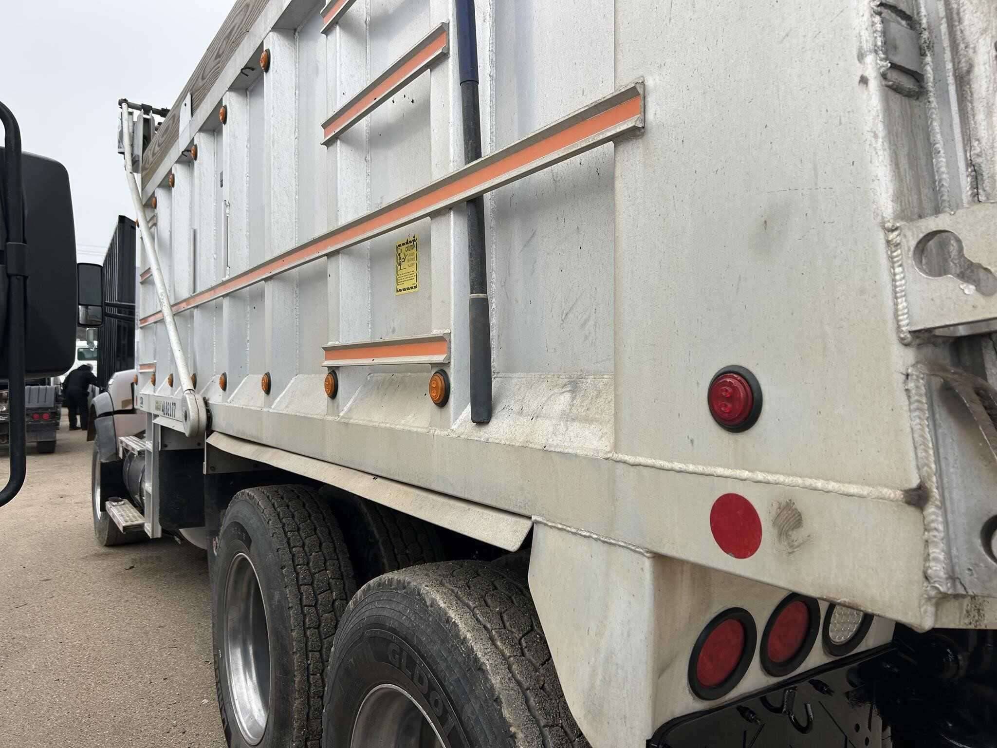 2016 Kenworth T880 image 4