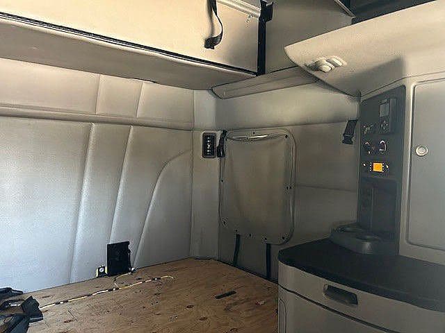 2023 Peterbilt 579 image 8