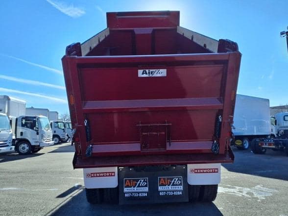 2025 Kenworth T880 image 17