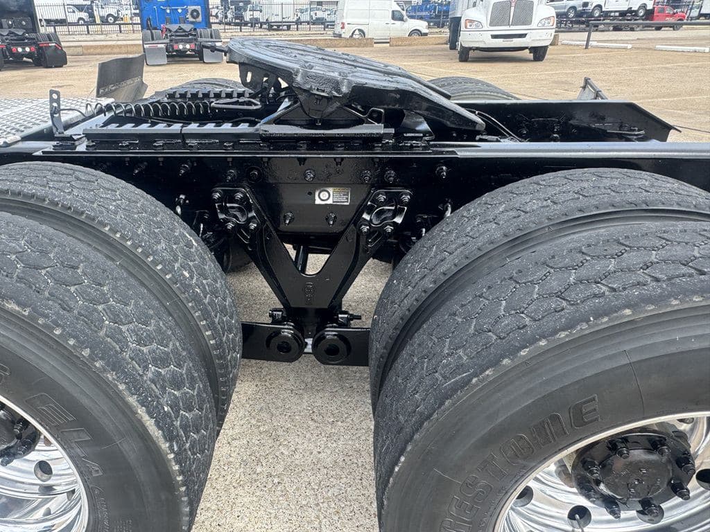 Used 2024 KENWORTH T880 image 8