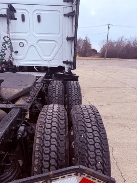 2024 Freightliner Cascadia image 8