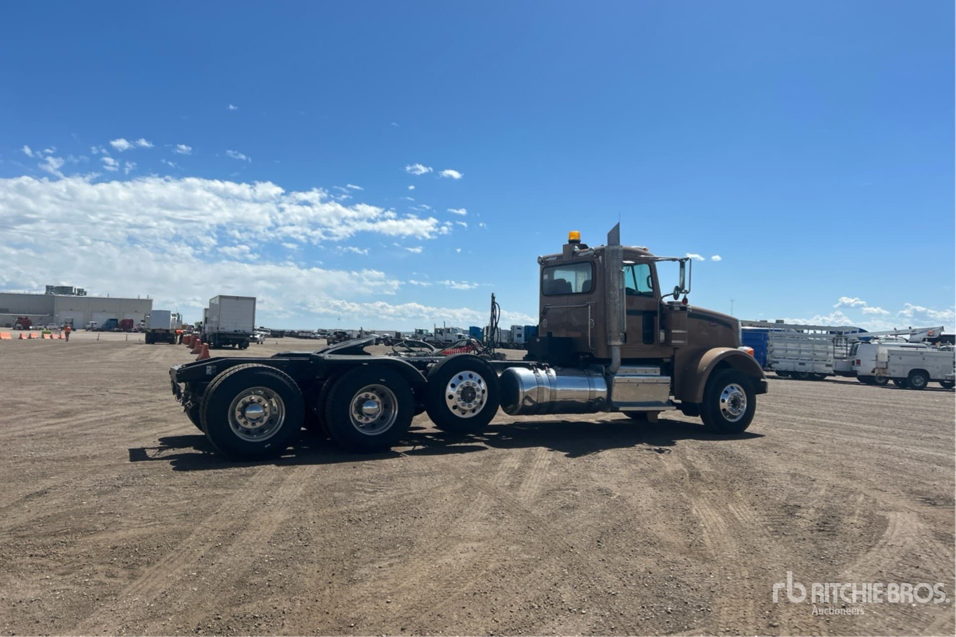 2014 Peterbilt 367 image 2