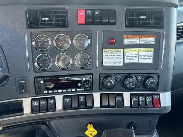 2025 Kenworth T880 image 9