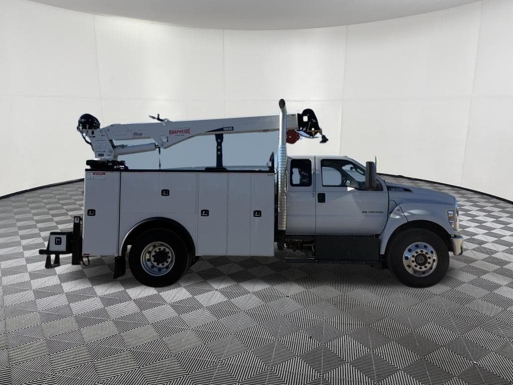 2026 Ford F-750SD Base Crane Truck image 2