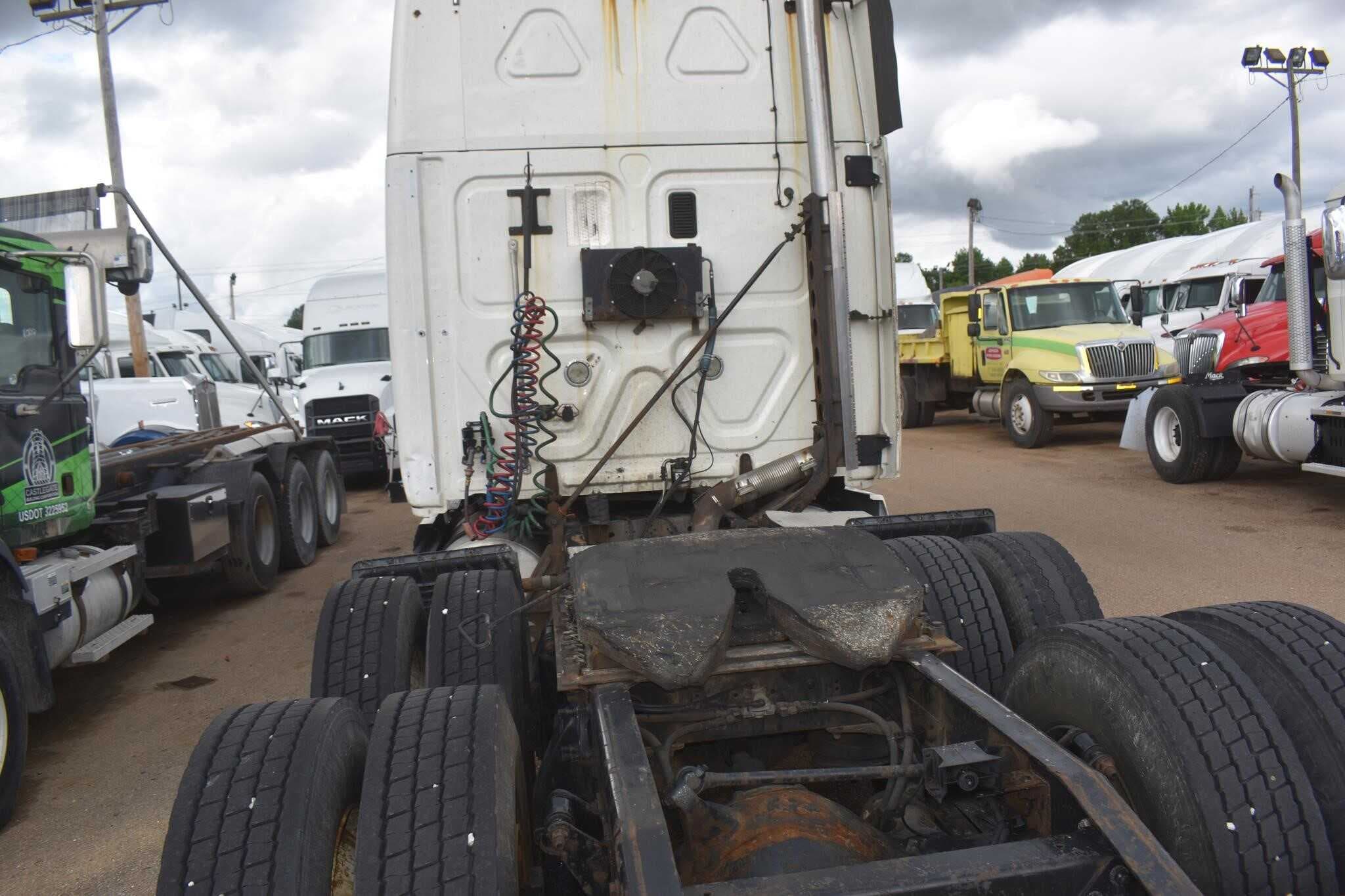 2012 Freightliner Cascadia 125 image 5