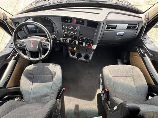 2022 Kenworth T680 image 7
