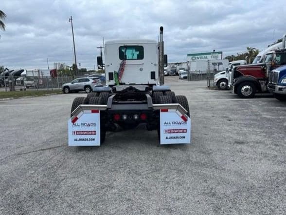 2025 Kenworth T880 image 4