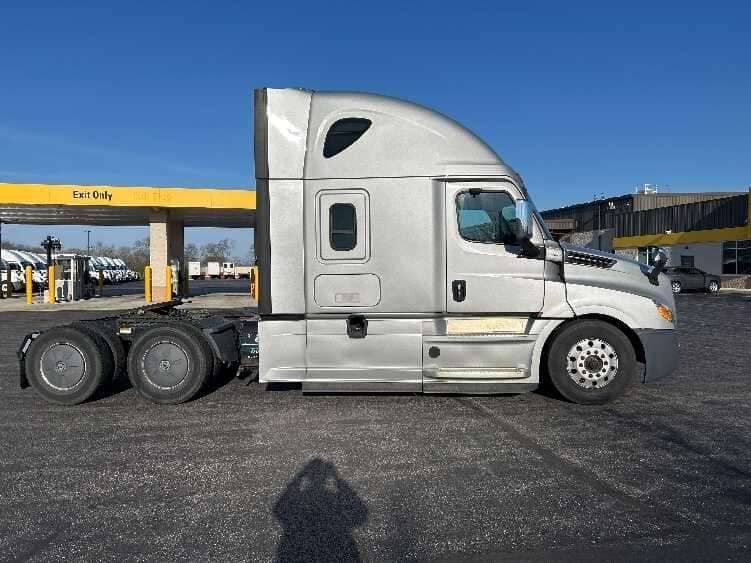 Used 2020 Freightliner T12664ST Conventional - Sleeper Truck in LA PORTE, IN image 4